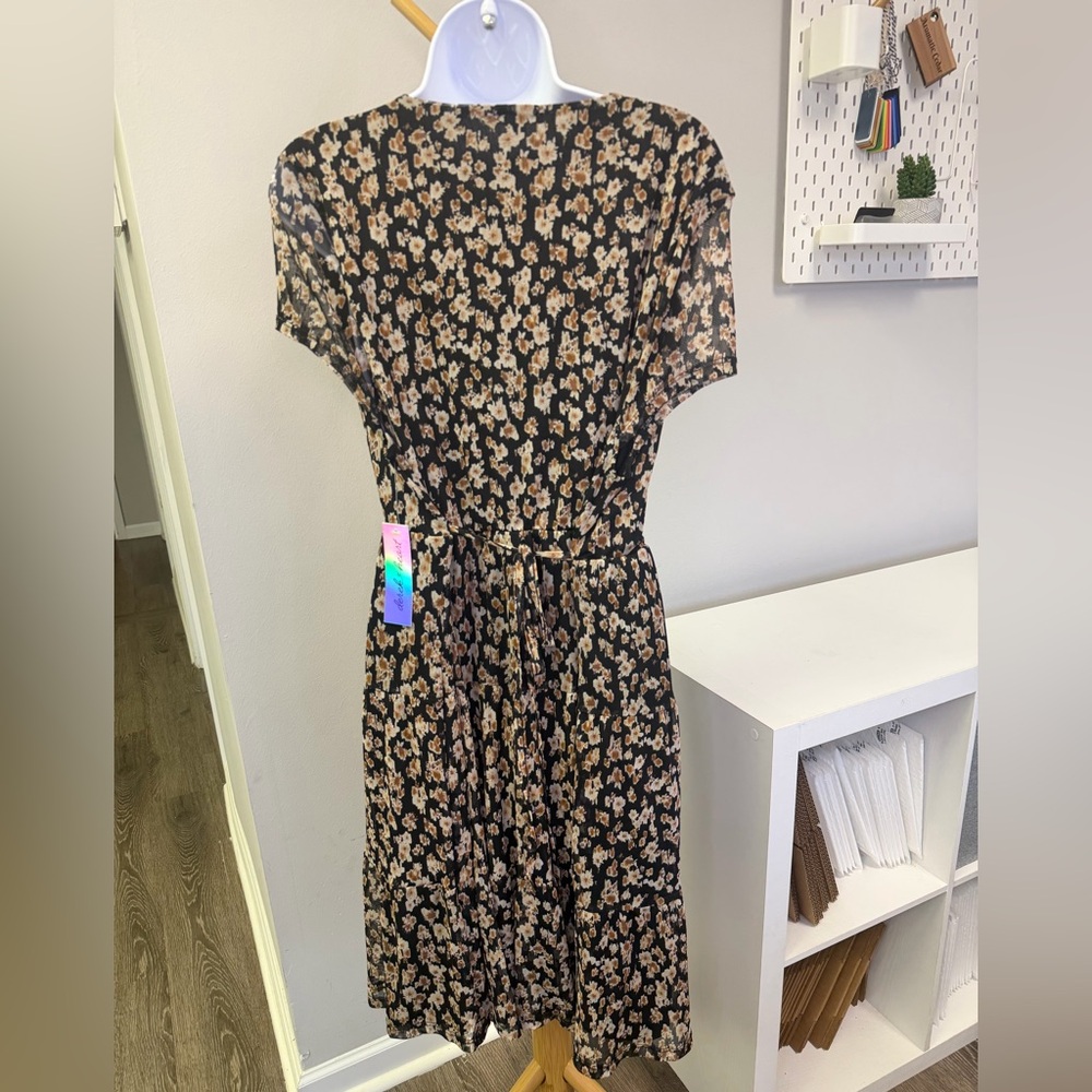 NWT Derek Heart Black and Tan Floral Mini Dress Size 3X - Picture 3 of 6